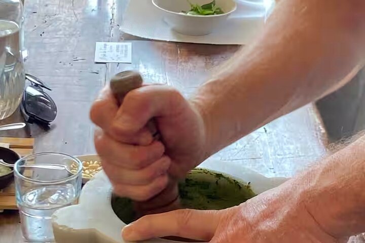 Cinque Terre: Pesto Class with Focaccia Tasting in Manarola