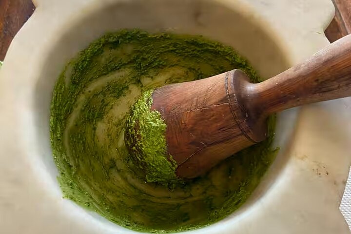 Cinque Terre: Pesto Class with Focaccia Tasting in Manarola