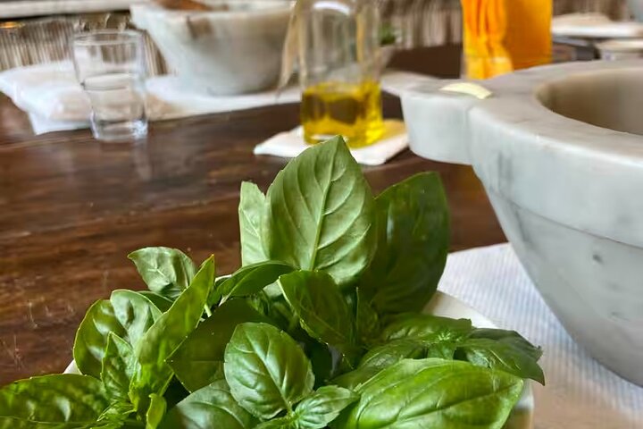 Cinque Terre: Pesto Class with Focaccia Tasting in Manarola
