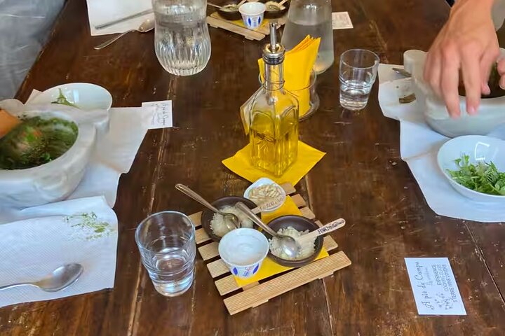 Cinque Terre: Pesto Class with Focaccia Tasting in Manarola