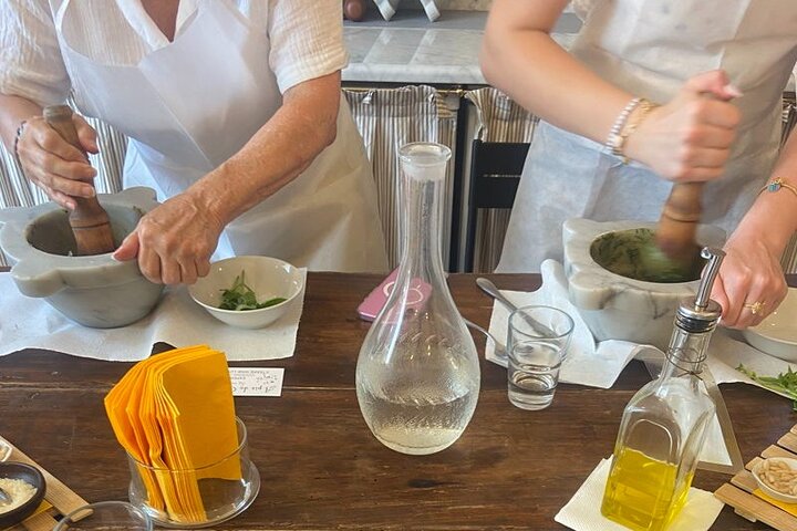 Cinque Terre: Pesto Class with Focaccia Tasting in Manarola