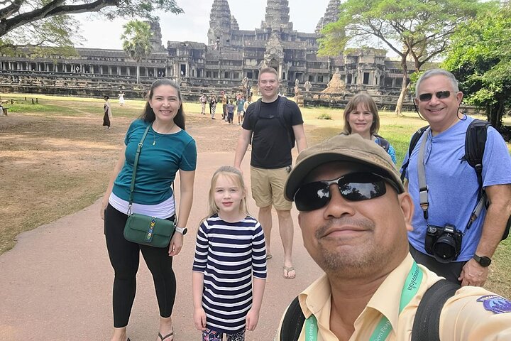 Day trip Phnom Penh to Siem Reap & Return back