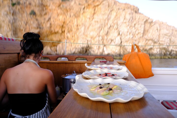 Private Cruise: Explore Rina’s Cave & Enjoy Fresh Seafood Onboard