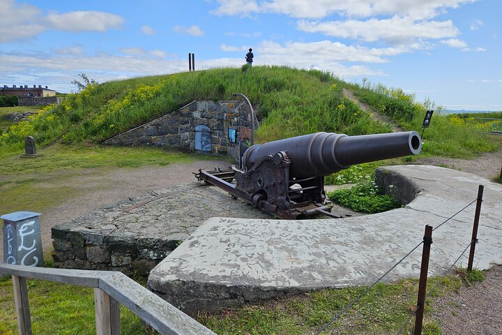 Helsinki & Suomenlinna: City Highlights Tour with Ferry Ride