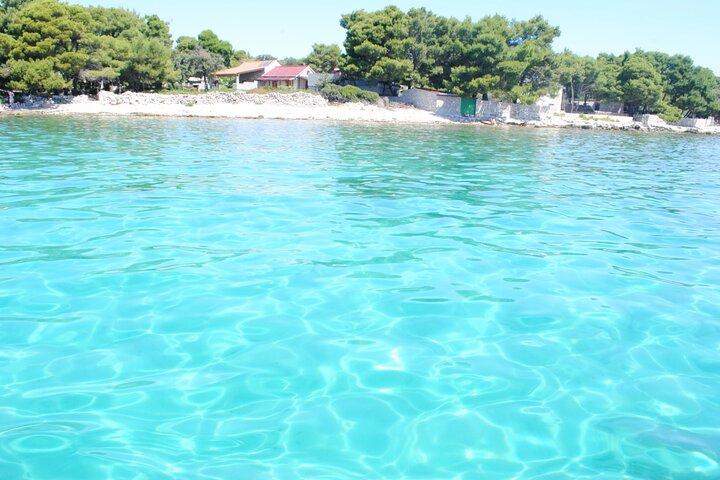 Split/Kaštela/Trogir: Blue Lagoon 3 Islands Tour with drinks