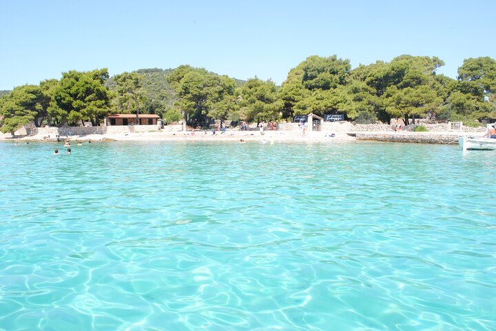 Split/Kaštela/Trogir: Blue Lagoon 3 Islands Tour with drinks