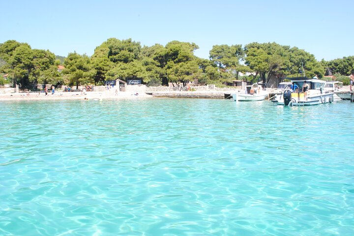 Split/Kaštela/Trogir: Blue Lagoon 3 Islands Tour with drinks
