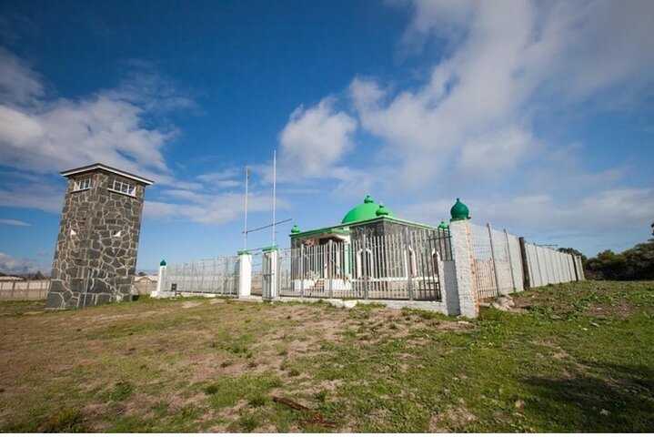 Robben Island and Prison Guided Tour with Ferry Ticket