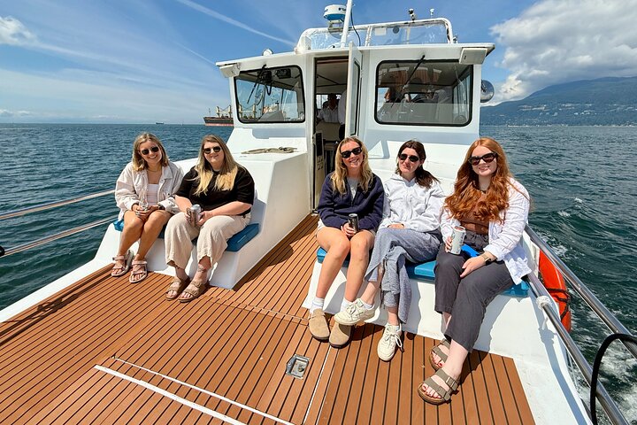 Vancouver Scenic Sightseeing Boat Tour with Live Tour Guide