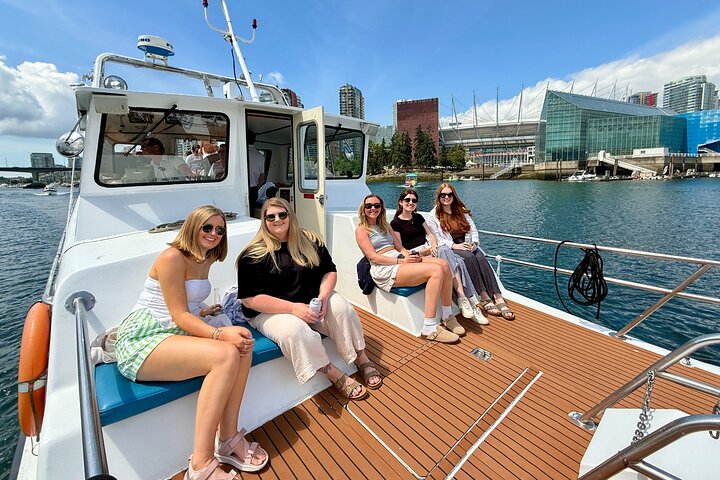 Vancouver Scenic Sightseeing Boat Tour with Live Tour Guide
