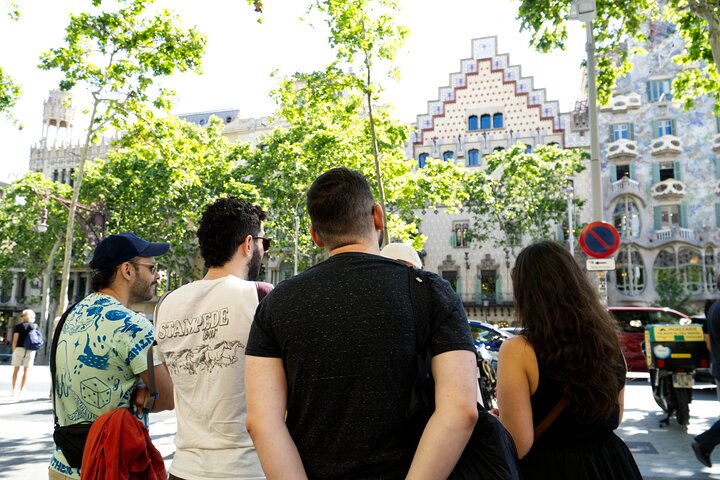 Best of Barcelona: Sagrada Família, Gaudí & Candy Tasting Tour!