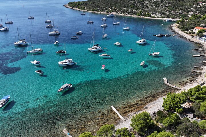 Split/Kaštela/Trogir: Blue Lagoon 3 Islands Tour with drinks