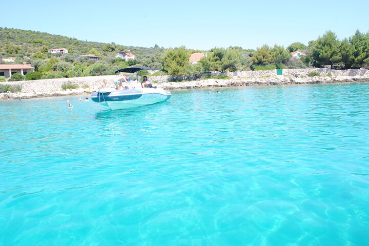 Split/Kaštela/Trogir: Blue Lagoon 3 Islands Tour with drinks