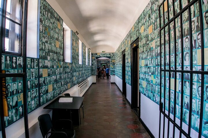 Day Trip to Happy Cemetery Museums and Church