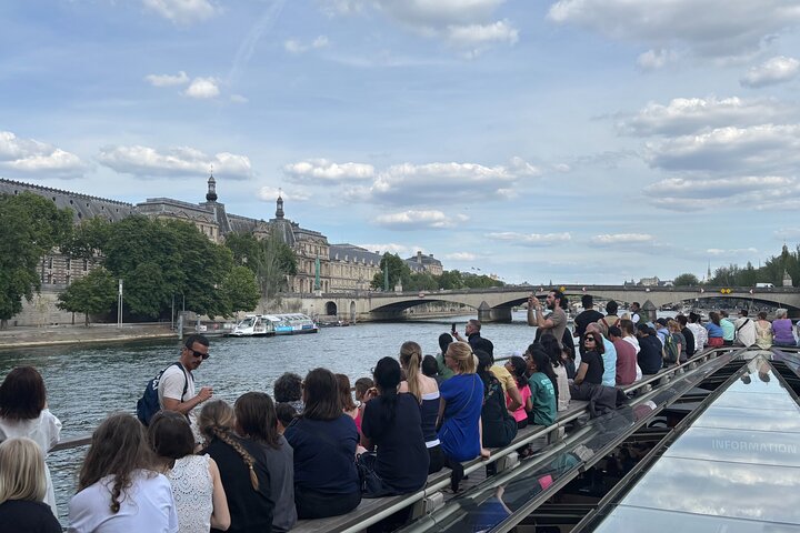 Paris Seine River Sightseeing Cruise with Commentary by Bateaux Parisiens