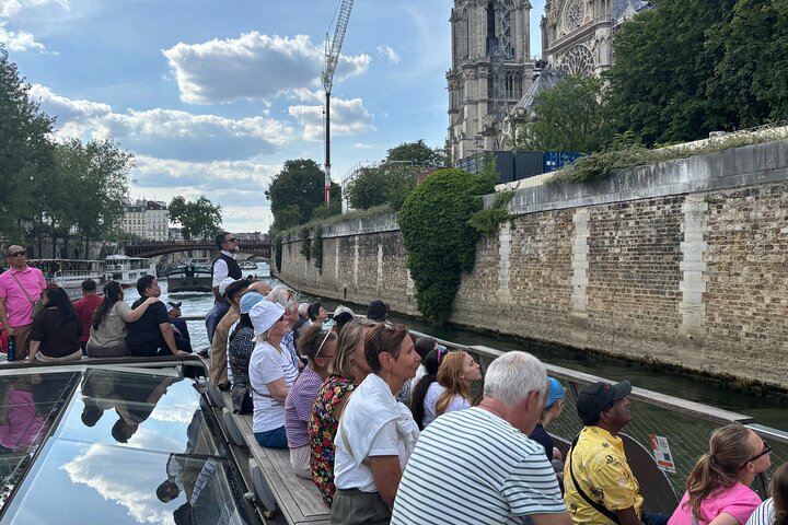 Paris Seine River Sightseeing Cruise with Commentary by Bateaux Parisiens