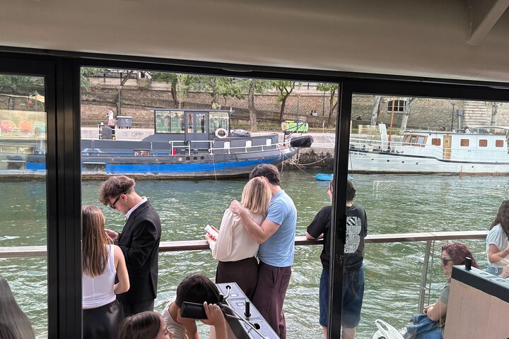 Paris Seine River Sightseeing Cruise with Commentary by Bateaux Parisiens