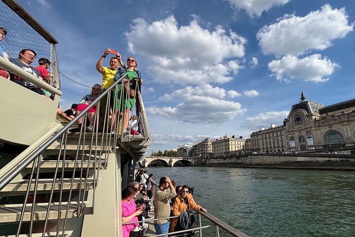 Paris Seine River Sightseeing Cruise with Commentary by Bateaux Parisiens