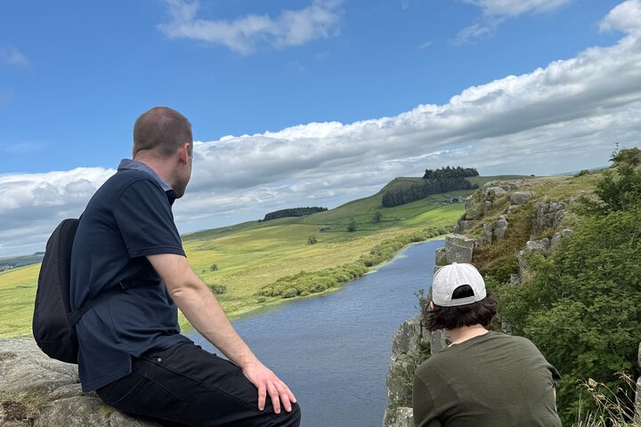 Hadrian's Wall Highlights: Scenic Guided Walk with Local Guide