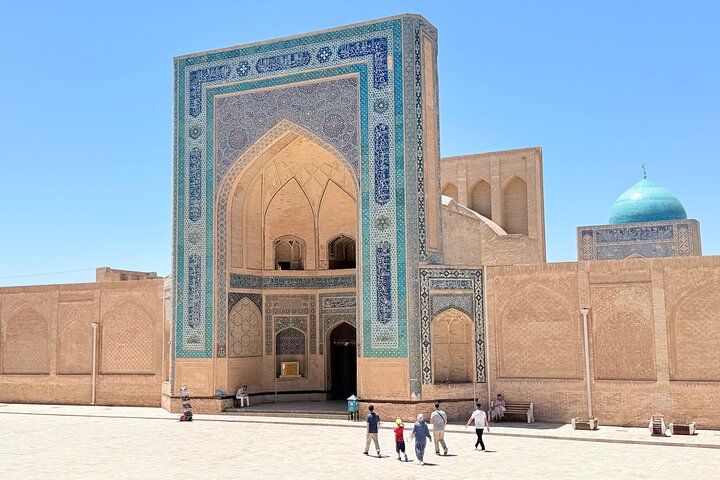 Bukhara: Walking Tour with a Small Group. Complete Guidance