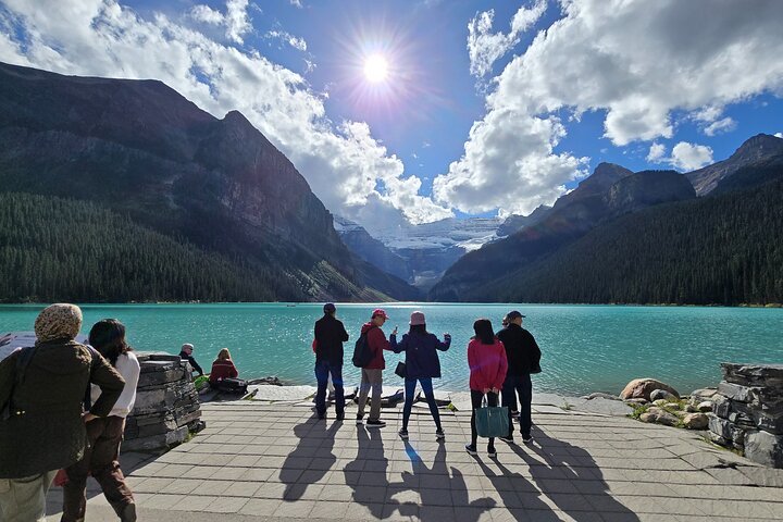 Explore Moraine Lake and Lake Louise — A Half Day Tour