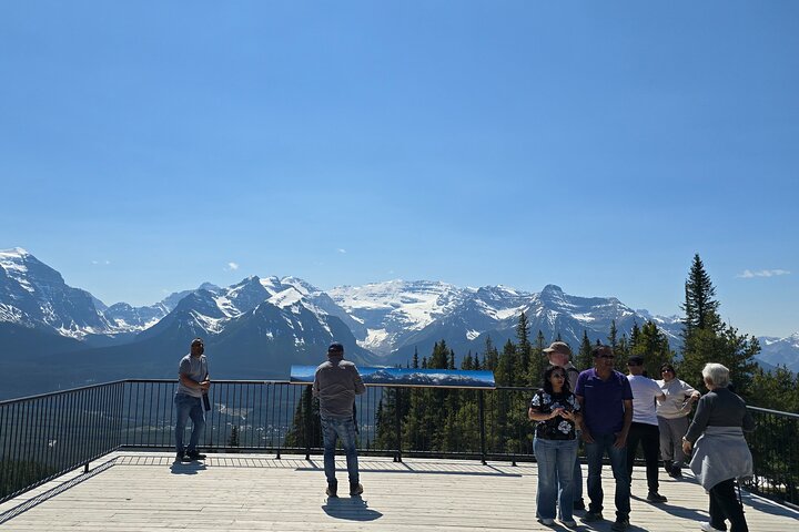 Explore Moraine Lake and Lake Louise — A Half Day Tour