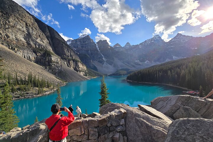 Explore Moraine Lake and Lake Louise — A Half Day Tour