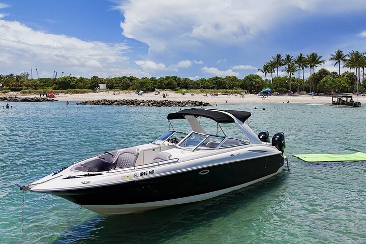 West Palm Beach Private Boat Cruise and Tour with a Captain