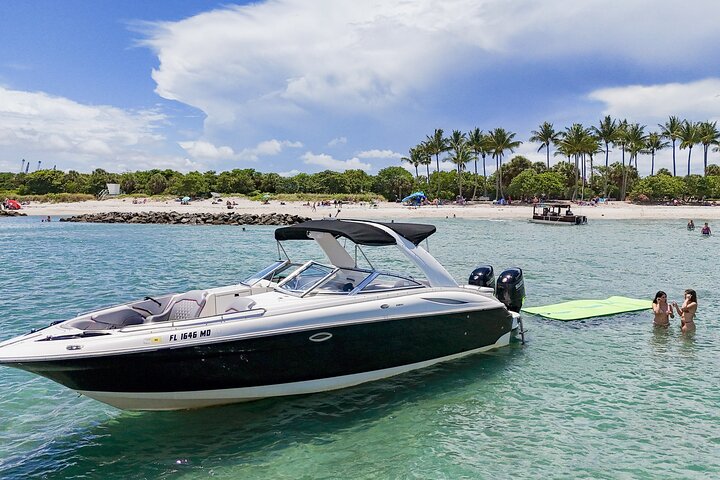 West Palm Beach Private Boat Cruise and Tour with a Captain
