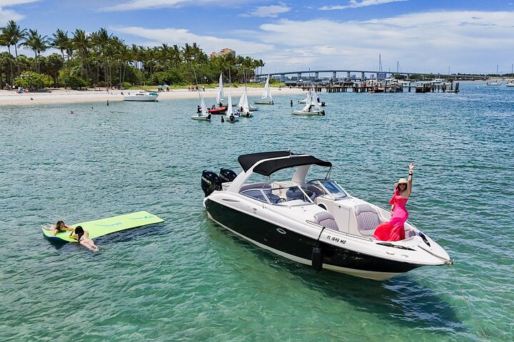 West Palm Beach Private Boat Cruise and Tour with a Captain