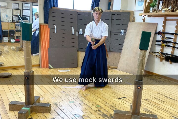 Tokyo:Samurai sword and archery class from a samurai descendant