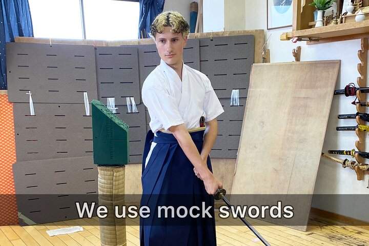 Tokyo:Samurai sword and archery class from a samurai descendant