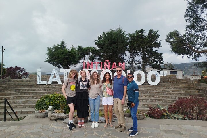 PRIVATE City Tour: Quito Colonial, Half the World and Cable Car