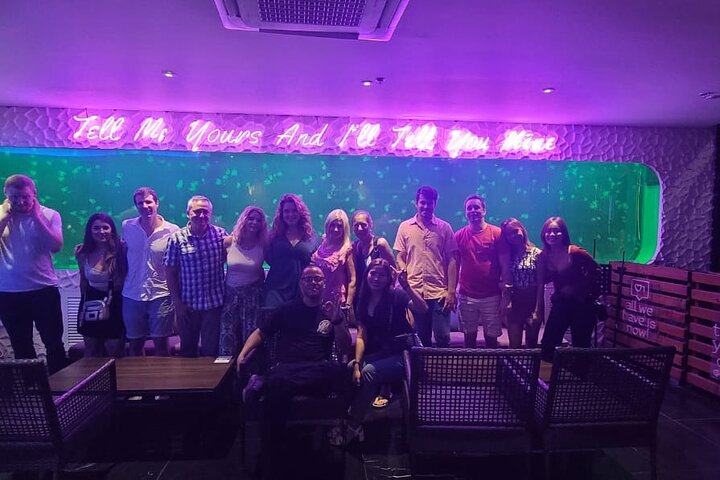 Makati : Pubcrawl Midget boxing rooftop music and gogo clubs