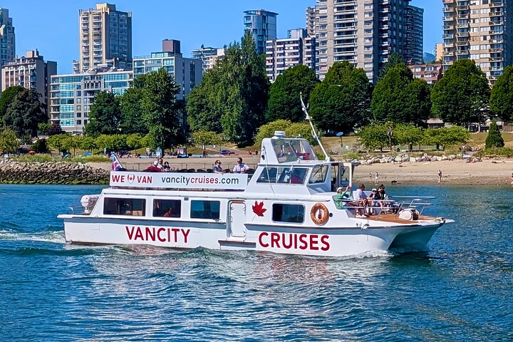 Vancouver Scenic Sightseeing Boat Tour with Live Tour Guide