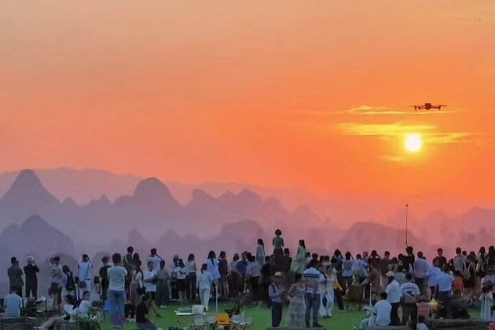 1-Day tour of Guilin-LiRiver cruise-Yangshuo Xianggong hill