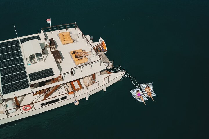 4-in-1 • Gili Islands Half-day Snorkel & Lunch Catamaran Tour