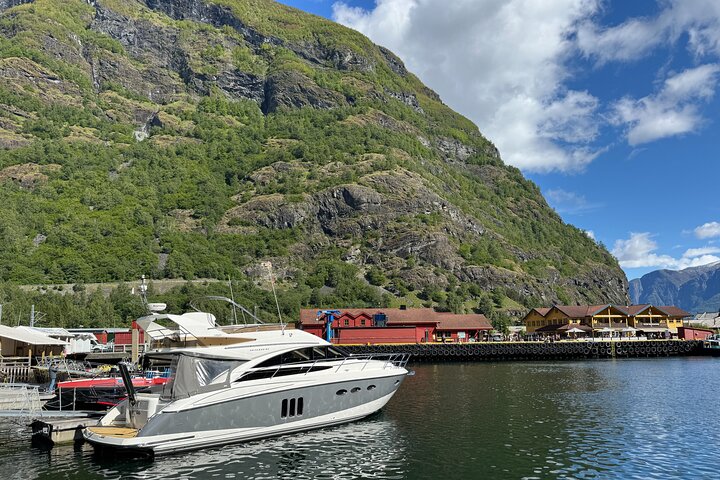 Private yacht Cruise in Flåm and Gudvangen, Nærøyfjord