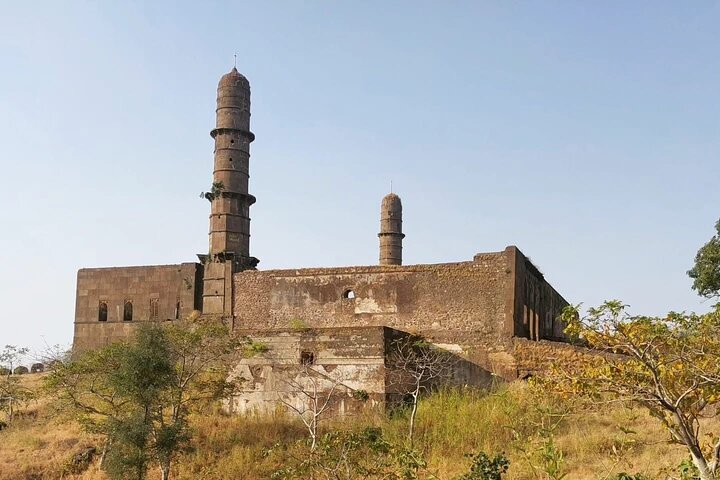 Sacred Sanctuaries: Omkareshwar & Asirgarh Fort Day Tour