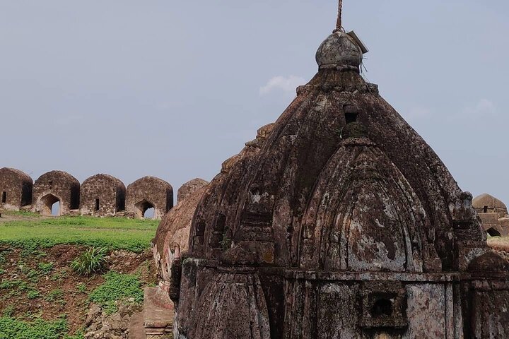 Sacred Sanctuaries: Omkareshwar & Asirgarh Fort Day Tour