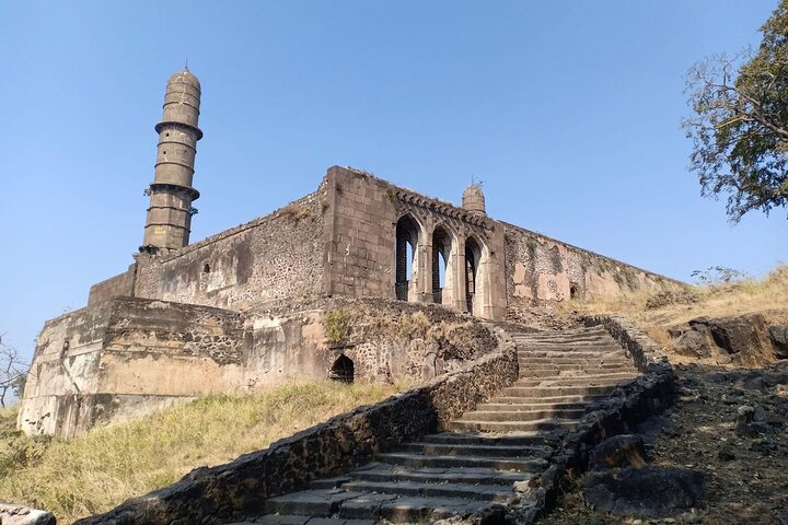 Sacred Sanctuaries: Omkareshwar & Asirgarh Fort Day Tour
