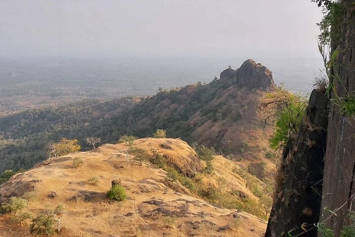 Sacred Sanctuaries: Omkareshwar & Asirgarh Fort Day Tour