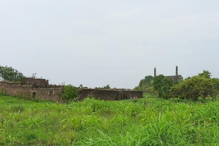 Sacred Sanctuaries: Omkareshwar & Asirgarh Fort Day Tour