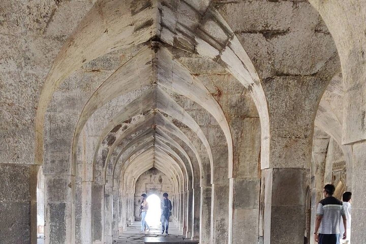 Sacred Sanctuaries: Omkareshwar & Asirgarh Fort Day Tour