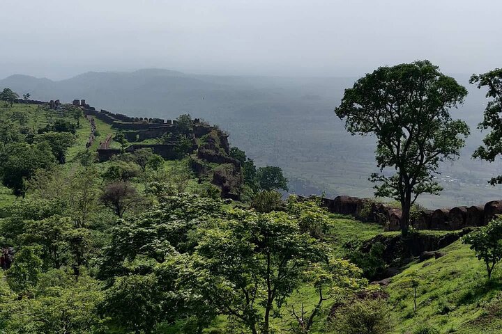 Sacred Sanctuaries: Omkareshwar & Asirgarh Fort Day Tour