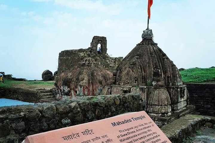 Sacred Sanctuaries: Omkareshwar & Asirgarh Fort Day Tour