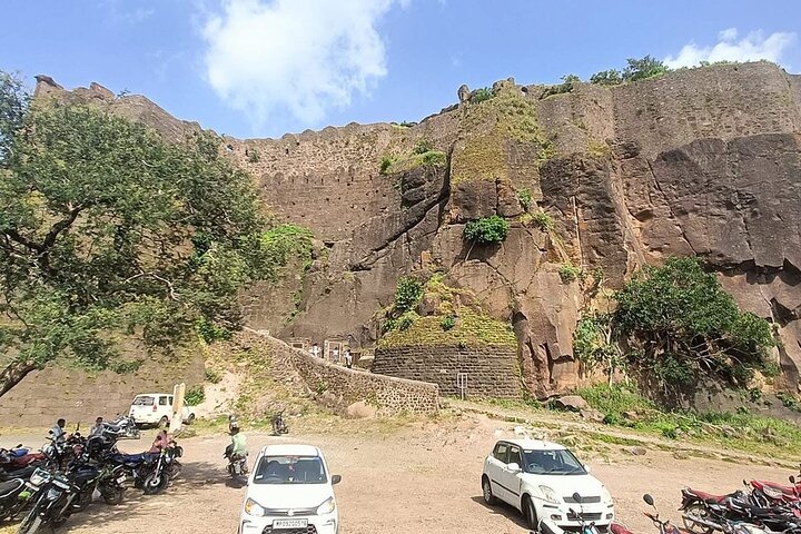 Sacred Sanctuaries: Omkareshwar & Asirgarh Fort Day Tour