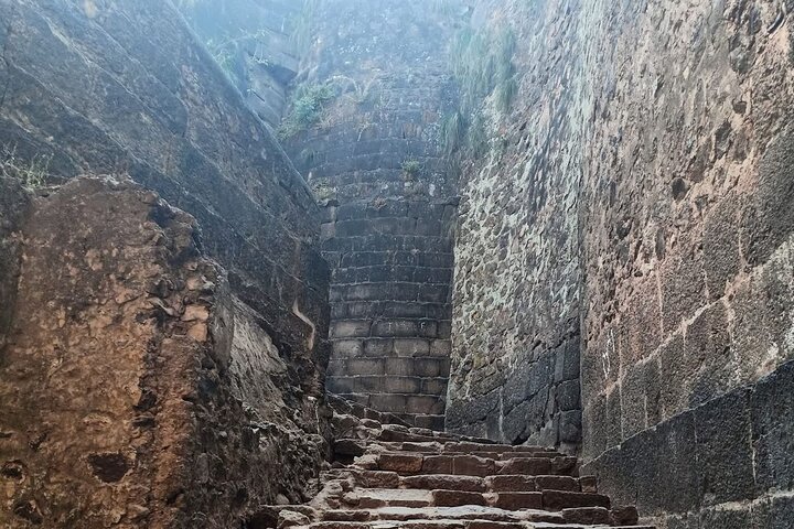 Sacred Sanctuaries: Omkareshwar & Asirgarh Fort Day Tour