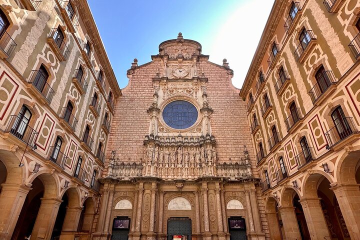 Barcelona to Montserrat Monastery: Tour, Transfers & Basilica