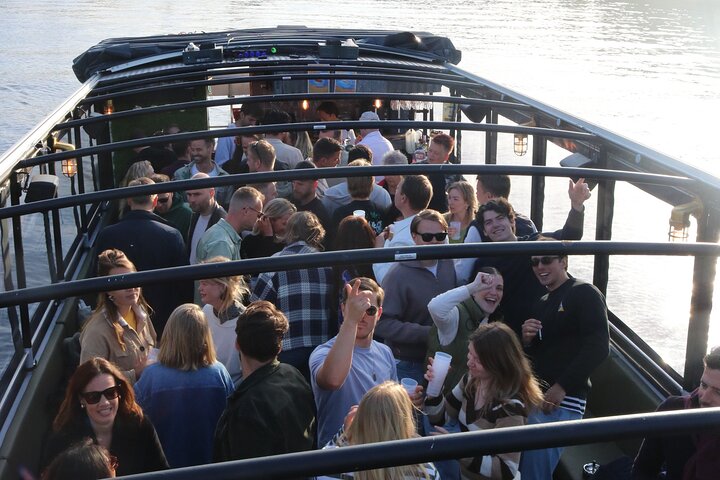 Groningen: 2 Hour Party Booze Cruise with Unlimited Drinks